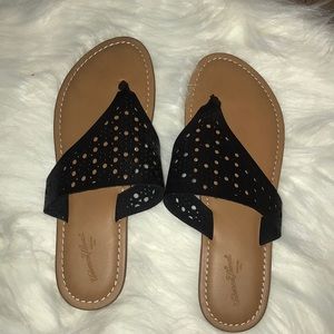 🎉HOSTPICK🎉 Universal Thread Sandals Women’s 7.5